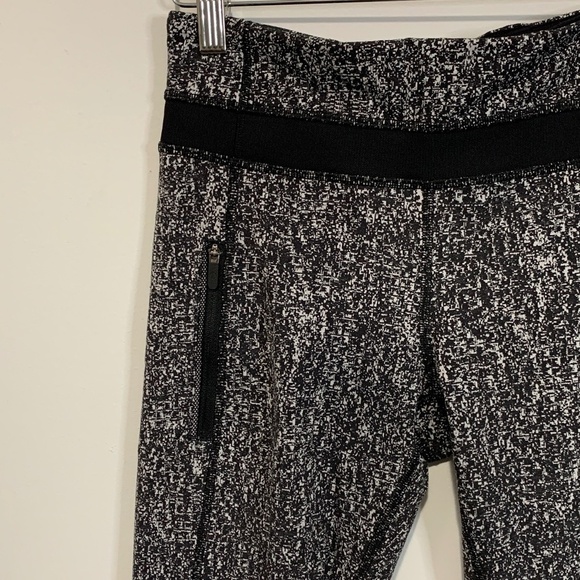 EXCELLENT Condition Lululemon Inspire Tight II | Splatter White Black |Patterned - Picture 5 of 8